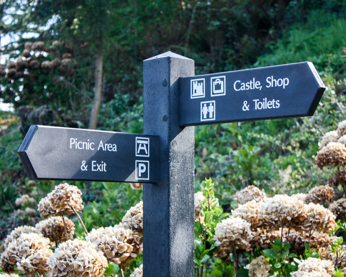 Recycled Plastic Fingerpost Sign made from Eco-Friendly Wood Effect Black Recycled Plastic.